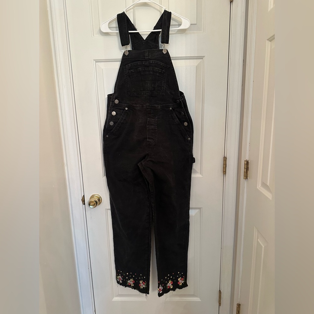 Hybrid & Company Embroidered Overalls